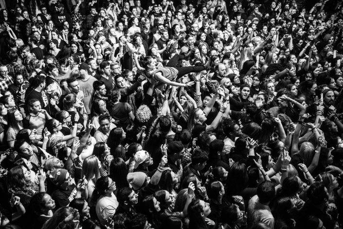 Crowdsurfing